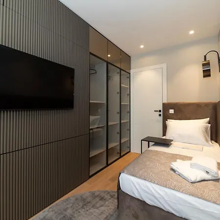 Mariva Luxury *